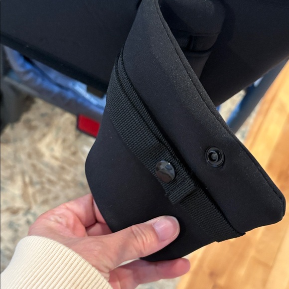 Belle on the Go Stroller and Removable Wallet - Black - Picture 8 of 8